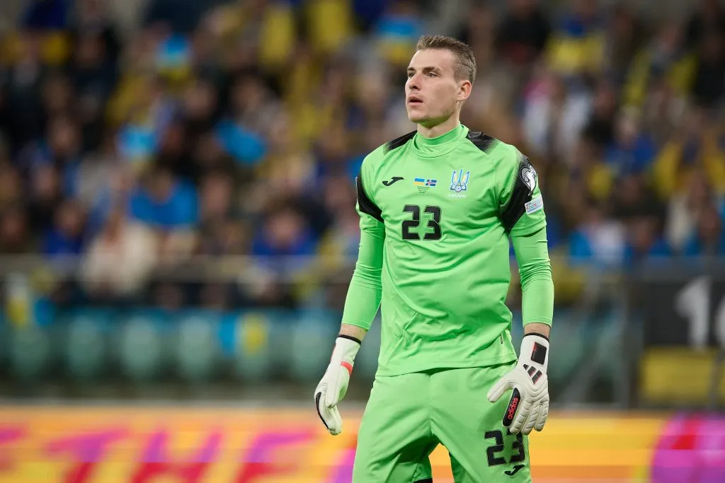 Lunin é alvo dos Reds (Photo by Rafal Oleksiewicz/Getty Images)