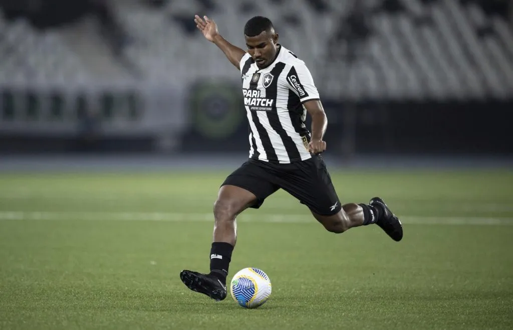 Cuiabano em jogo do Botafogo. Foto: Associated Press / Alamy Stock Photo