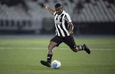 Cuiabano em jogo do Botafogo. Foto: Associated Press / Alamy Stock Photo