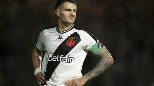 Vegetti durante o confronto entre Vasco e Botafogo, pelo Brasileirão. (AGIF / Alamy Stock Photo)
