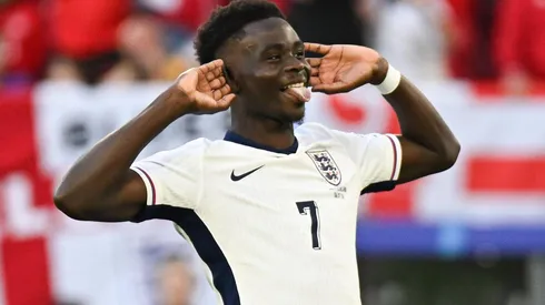 Saka comemora seu gol na partida entre Inglaterra e Suíça nas quartas de final da Euro. (Meng Gao / Alamy Stock Photo)