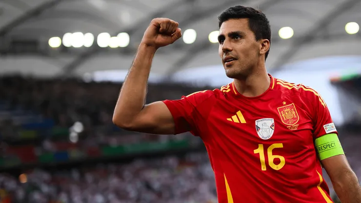 Rodri, da Espanha, comemora no final do jogo de futebol das quartas-de-final da EURO 2024, entre Espanha e Alemanha. Nicolò Campo / Alamy Stock Photo.