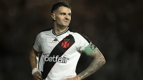 Vegetti, jogador do Vasco, durante partida contra o Botafogo, no estádio de São Januário, pelo Campeonato Brasileiro A 2024. AGIF / Alamy Stock Photo