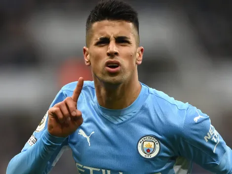 Manchester City pede €25 milhões pela venda de Cancelo