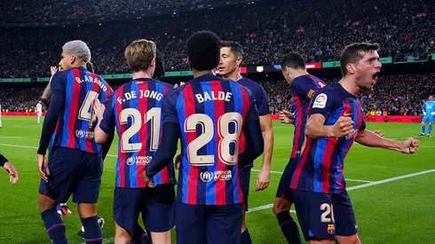 Hansi Flick dá ultimato ao Barcelona e descarta três jogadores do elenco.