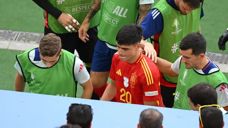 Pedri precisou ser substituído após lesão. (Photo by Clive Mason/Getty Images)