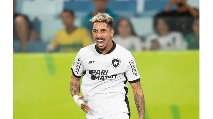 Kaue comemora seu gol no duelo entre Cuiabá e Botafogo, pelo Brasileirão. (AGIF / Alamy Stock Photo)