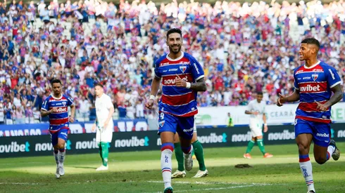 Lucero comemora gol do Fortaleza em partida contra o Juventude. (AGIF / Alamy Stock Photo)