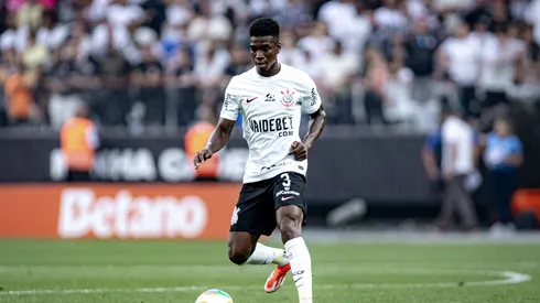 Félix Torres é expulso pela segunda vez na temporada. Foto: Leonardo Lima/AGIF