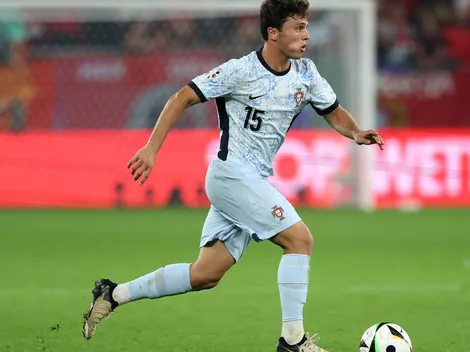 Manchester United aumenta proposta por meia da seleção de Portugal