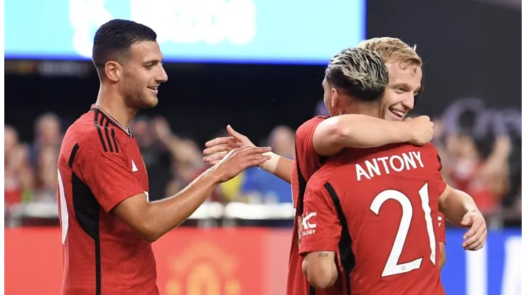 Manchester United estuda vender jogador de seleção por apenas R$ 3 milhões.
