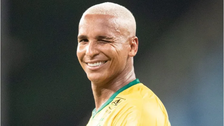 Rival do Grêmio tenta a contratação do atacante Deyverson, ex-Palmeiras.