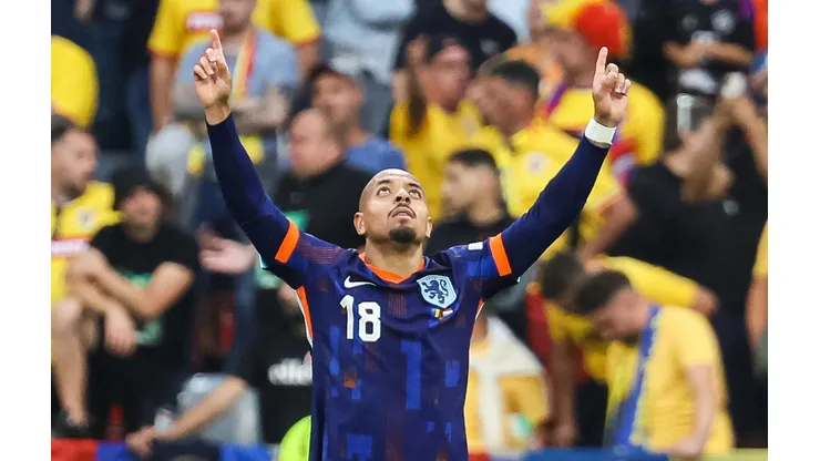 Malen comemora um de seus gols na partida entre Holanda e Romênia, pelas oitavas de final da Euro. (Eibner-Pressefoto / Alamy Stock Photo) GER, Rumaenien (ROM) vs. Niederlande (NED), Fussball Europameisterschaft, UEFA EURO 2024, Achtelfinale, 02.07.2024 Foto: Eibner-Pressefoto/Roger Buerke