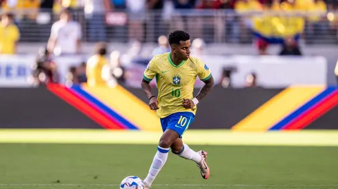 Rodrygo em campo pelo Brasil no duelo contra a Colômbia na Copa América. (SPP Sport Press Photo. / Alamy Stock Photo)