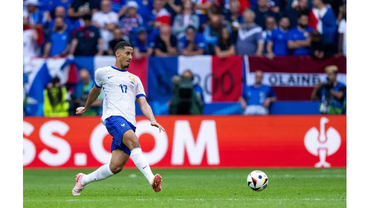 Saliba em campo pela França durante a partida contra a Bélgica, pelas oitavas de final. (Eibner-Pressefoto / Alamy Stock Photo) Foto: Eibner-Pressefoto/Michael Memmler