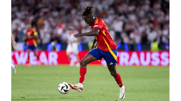 Nico Williams durante a partida entre Espanha e Geórgia. (Mika Volkmann / Alamy Stock Photo)