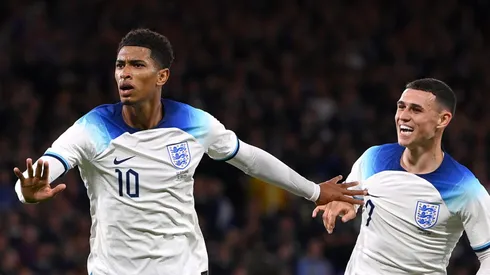 Bellingham e Phil Foden comemorando gol na Inglaterra. Foto: Stu Forster/Getty Images