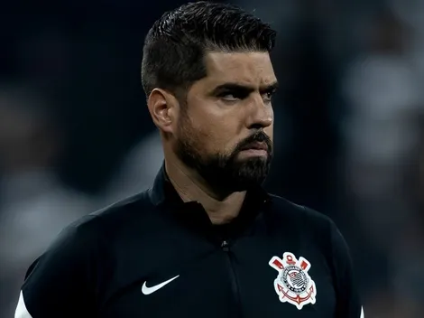 Bastidores: António se incomodou por ser único exposto no Corinthians