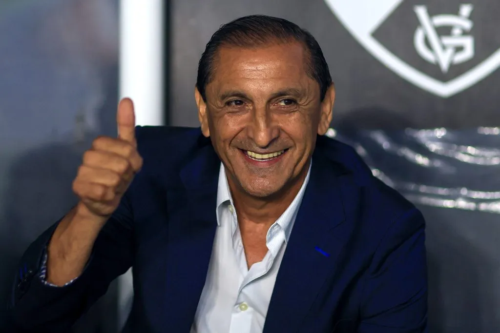 Ramón Díaz acena positivo para ser técnico do Corinthians. Foto: Buda Mendes/Getty Images