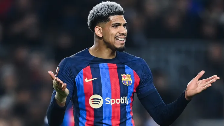 Manchester City quer Araújo, do Barcelona, e aceita oferecer jogador em troca.
