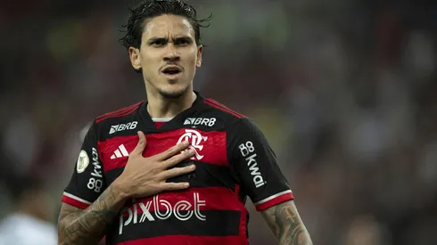 Pedro durante a comemoração de seu gol na partida entre Flamengo e Cruzeiro pelo Brasileirão. (Associated Press / Alamy Stock Photo)