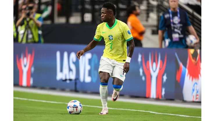 Vinicius Júnior em campo pelo Brasil na partida contra o Paraguai, na Copa América. (Associated Press / Alamy Stock Photo)