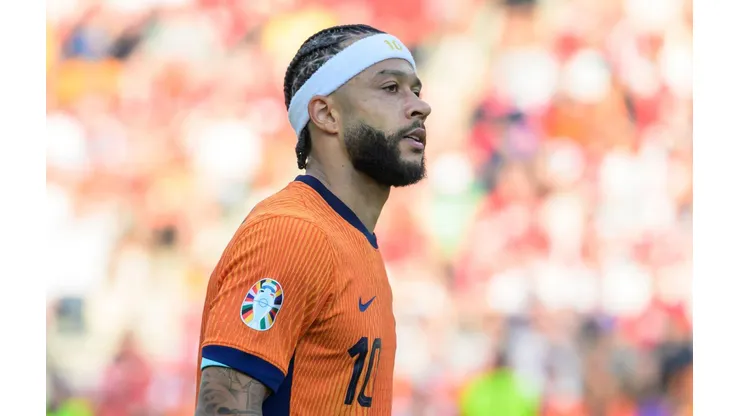 Depay durante a partida entre Holanda e Áustria, na última rodada da fase de grupos da Euro. (HMB Media / Alamy Stock Photo)