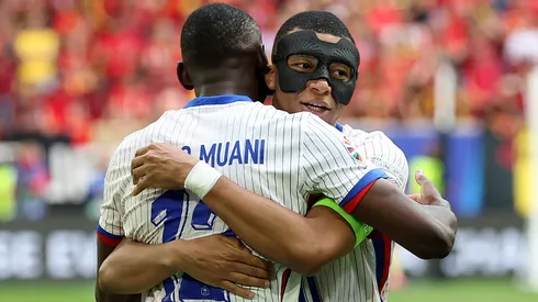 Mbappé comemora gol com Muani (Photo by Carl Recine/Getty Images)
