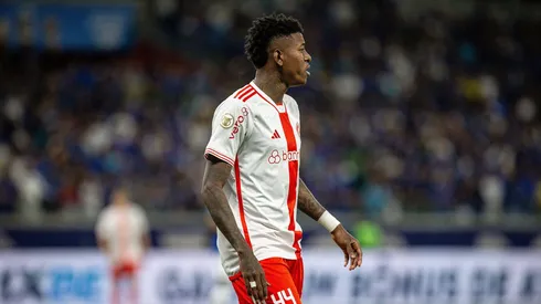 Vitão em ação no confronto entre Cruzeiro e Internacional, valido pelo Brasileirão, no dia 28 de agosto de 2024. (Sipa US / Alamy Stock Photo)