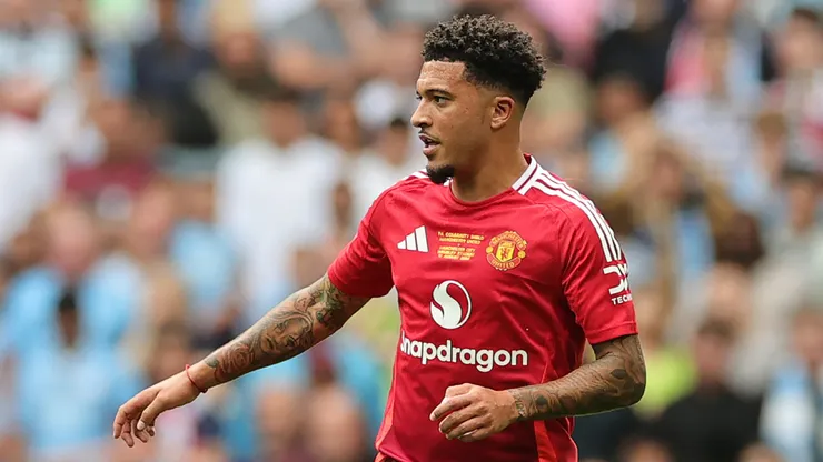 Jadon Sancho enfrenta um impasse sobre seu futuro, com Chelsea e Manchester United buscando soluções para sua saída. (Foto: David Rogers/Getty Images)