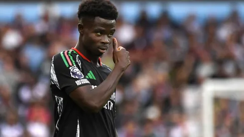 Saka durante a partida entre Aston Villa e Arsenal, no dia 24 de agosto de 2024, pela Premier League. (Associated Press / Alamy Stock Photo)