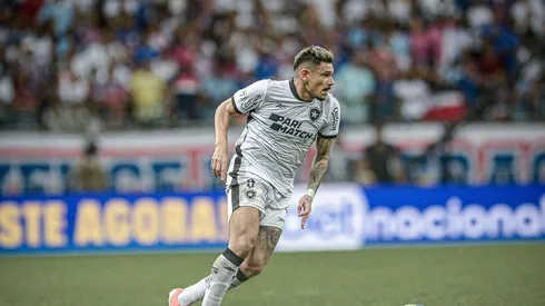 Tiquinho Soares em campo no duelo entre Bahia e Botafogo pelo Brasileirão, no dia 25 de agosto de 2024. (Associated Press / Alamy Stock Photo)