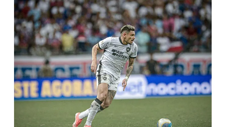 Tiquinho Soares em campo no duelo entre Bahia e Botafogo pelo Brasileirão, no dia 25 de agosto de 2024. (Associated Press / Alamy Stock Photo)