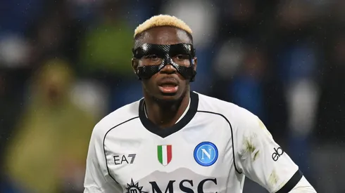 Chelsea vê Osimhen encaminhar acordo de R$ 933 milhões com outra potência do futebol.