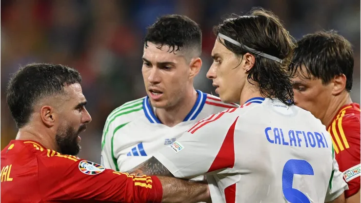 Alessandro Bastoni, da seleção italiana e um dos alvos do Liverpool nesse final de janela, durante o jogo da fase de grupos da UEFA EURO 2024 entre Espanha e Itália. (Foto: Claudio Villa/Getty Images for FIGC)