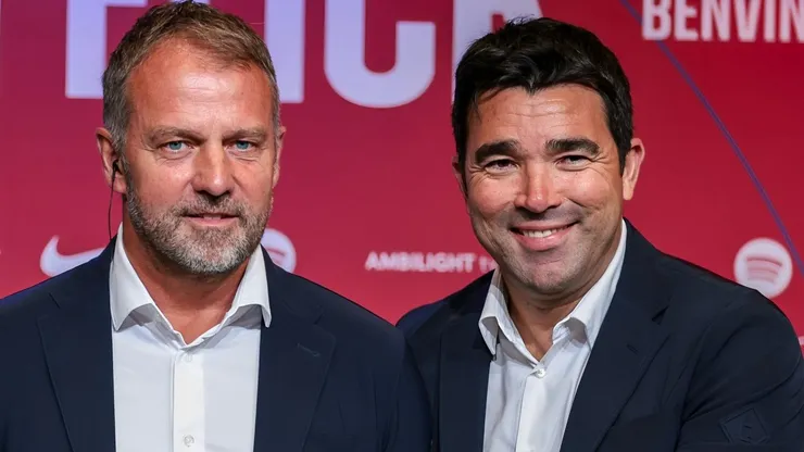 Técnico Hansi Flick à esquerda e diretor Deco, à direita. (Photo by Eric Alonso/Getty Images)