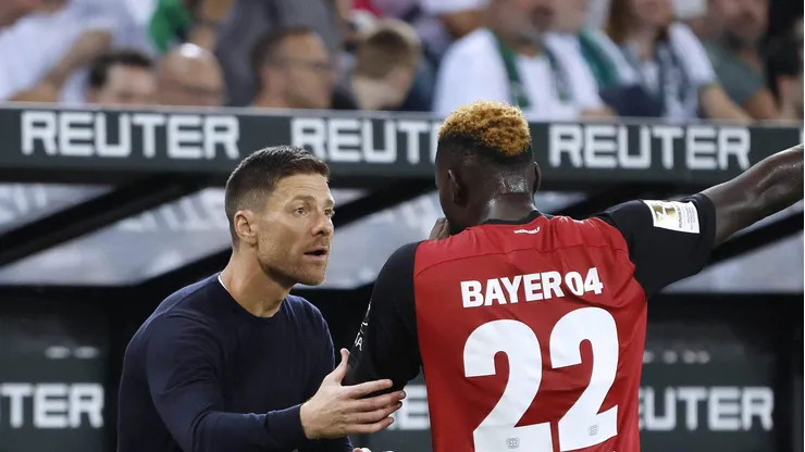 Xabi Alonso confirma saída de campeão pelo Bayer Leverkusen para time da Inglaterra.