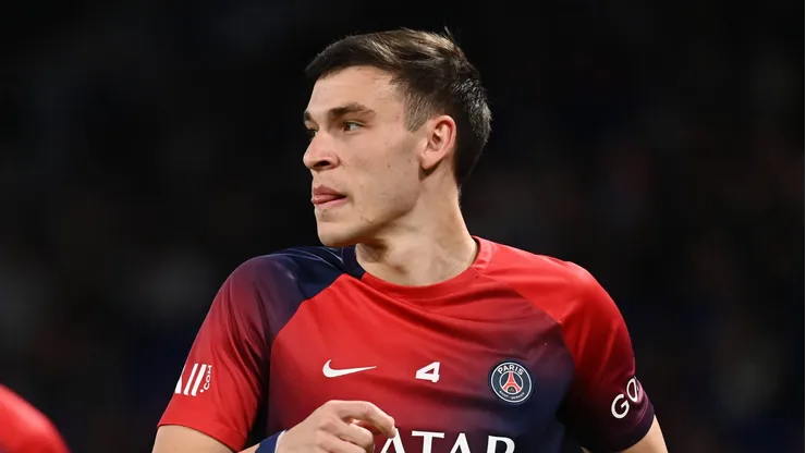 PSG anuncia saída de atacante após venda de Ugarte para o Manchester United.