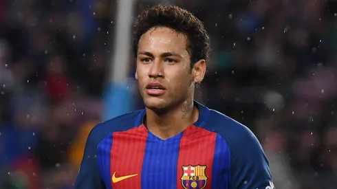 Neymar com a camisa do Barcelona.