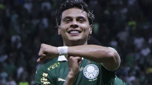 Adeus, Palmeiras? Clube europeu aceita pagar R$ 141 milhões para anunciar Richard Ríos. (Photo by Alexandre Schneider/Getty Images)