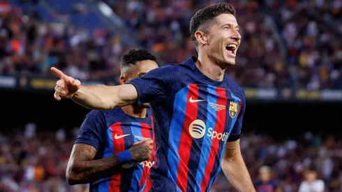 Lewandowski comemora após marcar um gol. Christian Bertrand / Alamy Stock Photo