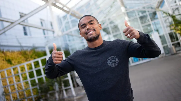 Douglas Costa irá jogar no futebol australiano. (Photo by Daniel Kopatsch/Getty Images for FC Bayern)