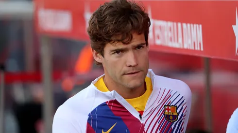 Marcos Alonso no banco de reservas pelo Barcelona