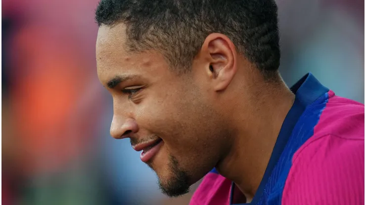 Lenda do Barcelona diz que Vitor Roque vai ‘se vingar’ do clube blaugrana.