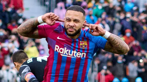 Rival do Flamengo entra na disputa por Memphis Depay, ex-craque do Barcelona. (Photo by Aitor Alcalde/Getty Images)