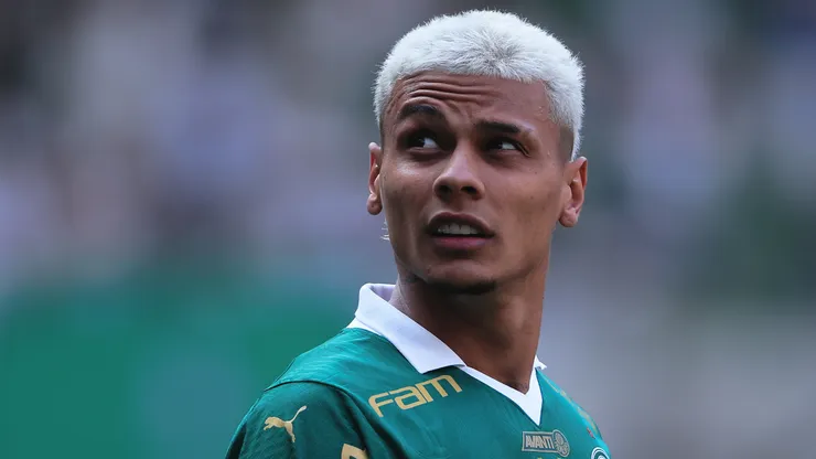 Richard Ríos em partida pelo Palmeiras