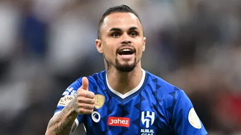 Michael com a camisai do Al Hilal.