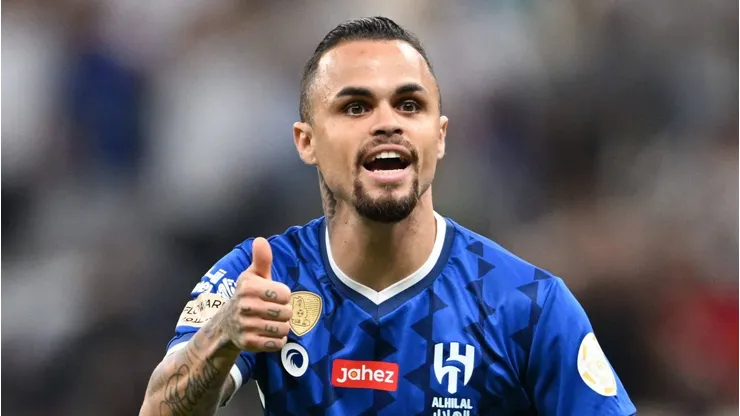 Michael com a camisai do Al Hilal.