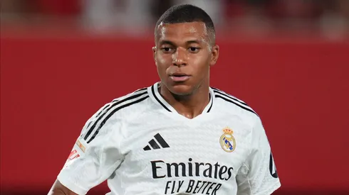 Mbappé com a camisa do Real Madrid.