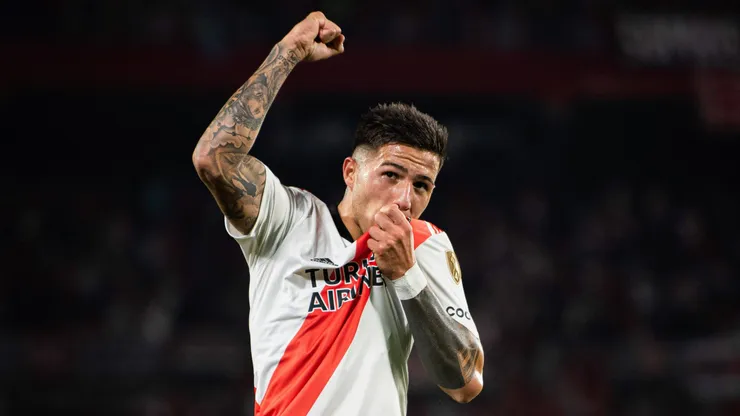 Enzo Fernández com a camisa do River Plate.